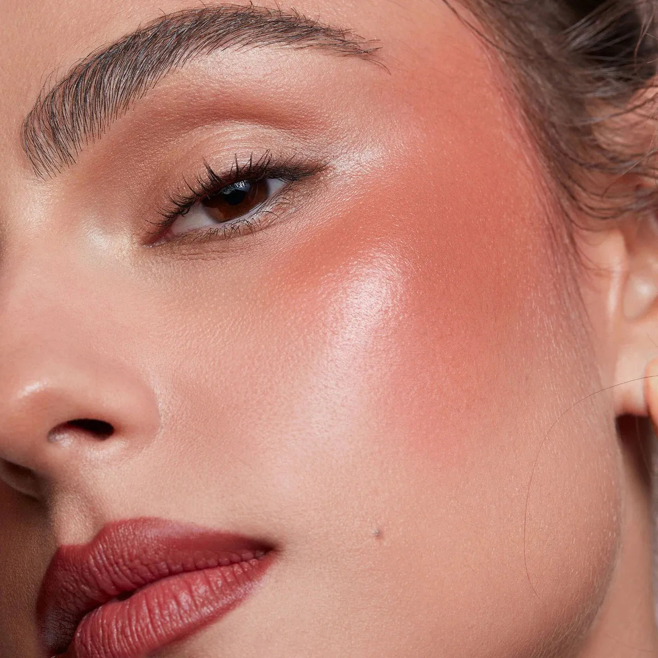 Glamour Glow Makeup Services: Unleash Your Radiance!